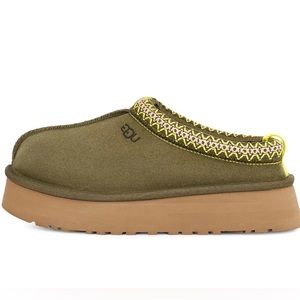 NWT Platform Olive Tazz Uggs 7